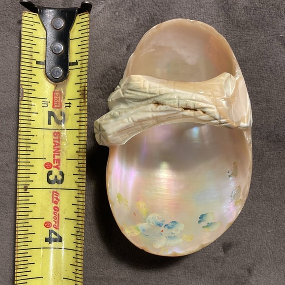 Antique Carved Green Turbo Shell Basket - Picture 6 of 9